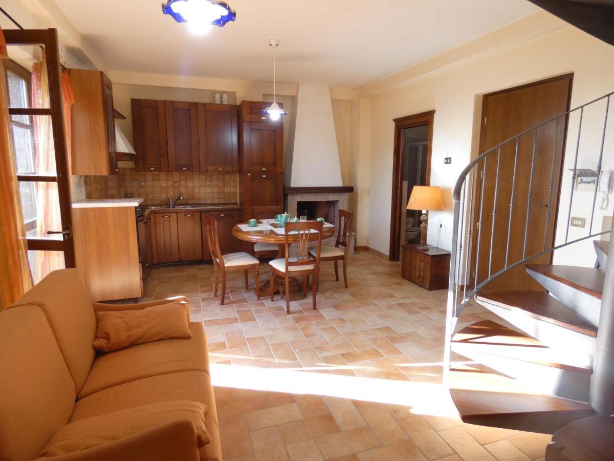 Scappo In Umbria, La Vallata Parrano Esterno foto