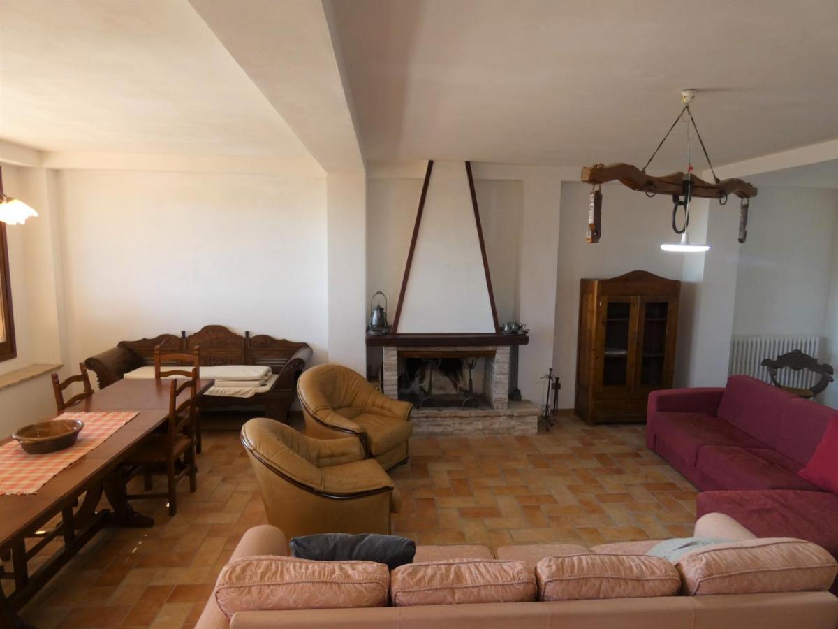 Scappo In Umbria, La Vallata Parrano Esterno foto